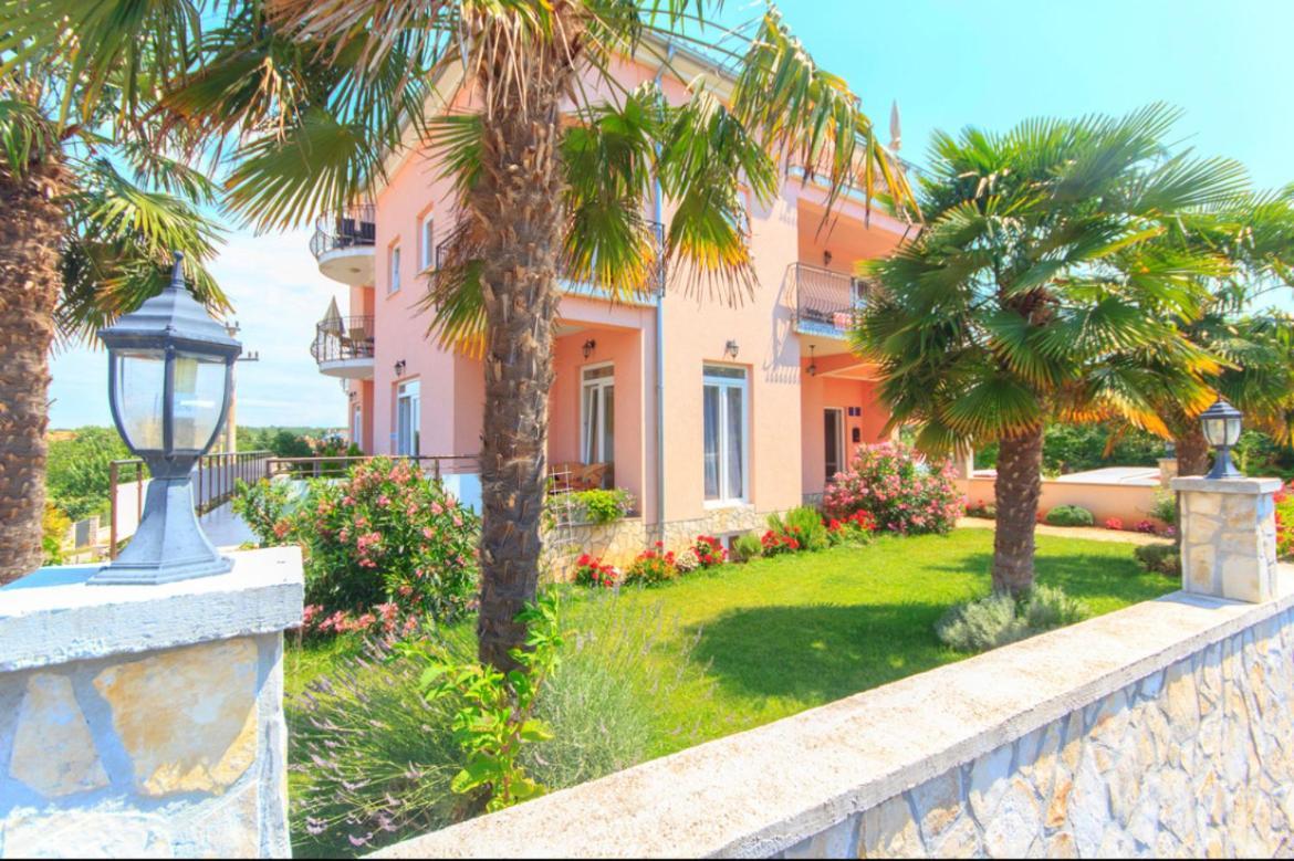 4 Palme Apartments A Funtana Exterior foto